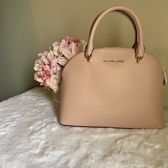 LAST PIECE 🌸Michael Kors Emmy satchel🌸 - Picture 3 of 7